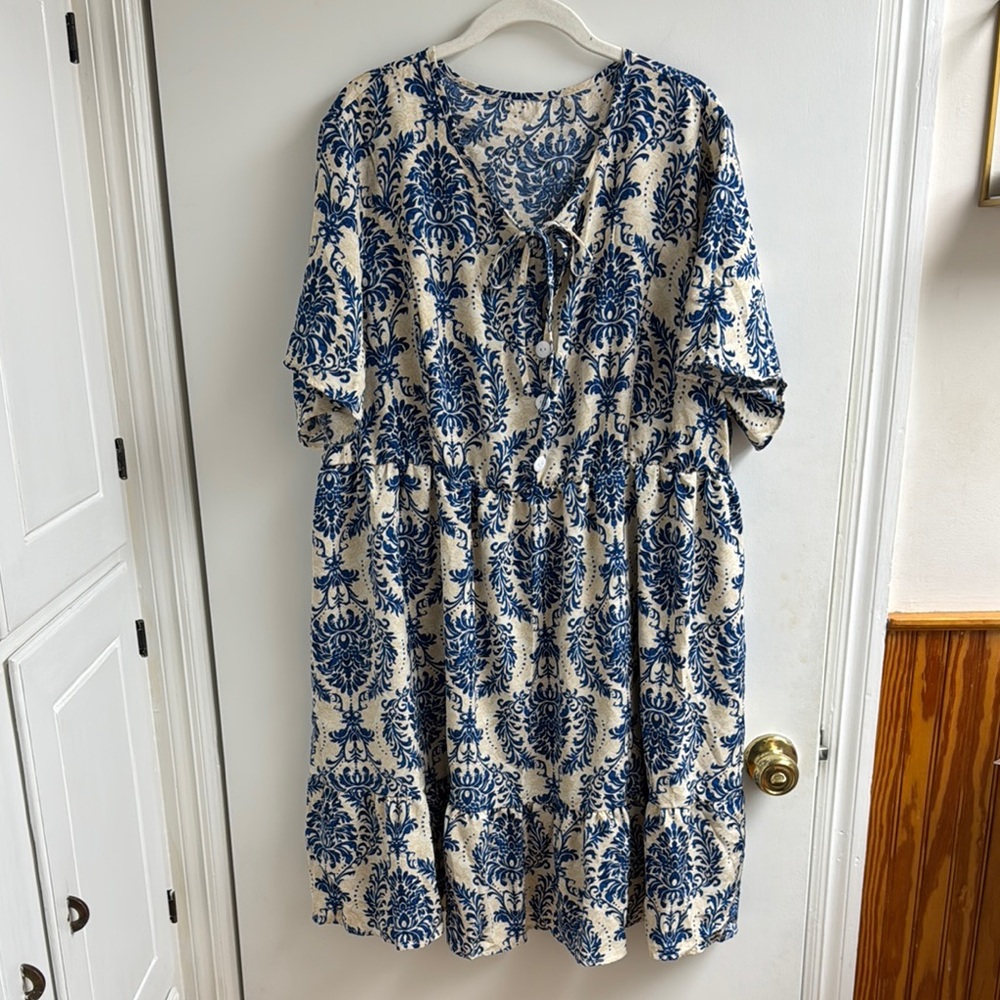 NWOT lightweight knee length dress, plus size 3X Blue and Cream Patterned Dress